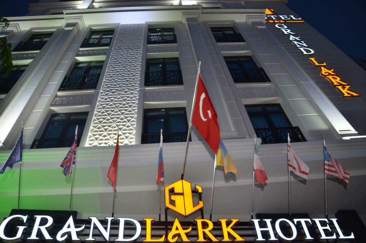 Grand Lark Hotel جزر الأمراء المظهر الخارجي الصورة