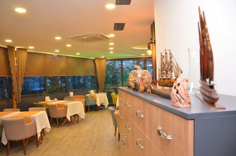 Grand Lark Hotel جزر الأمراء المظهر الخارجي الصورة