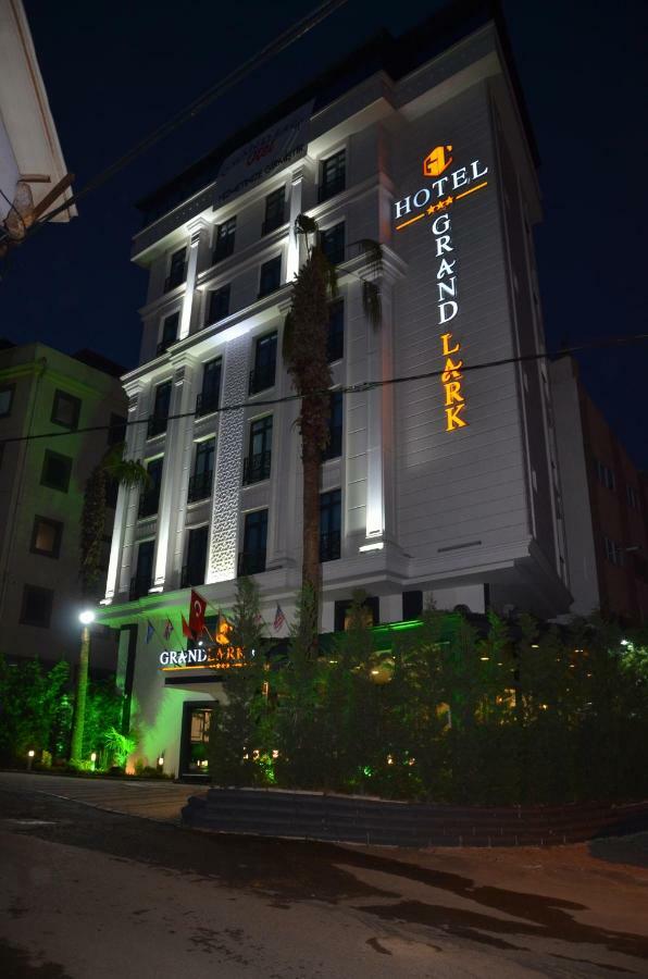Grand Lark Hotel جزر الأمراء المظهر الخارجي الصورة