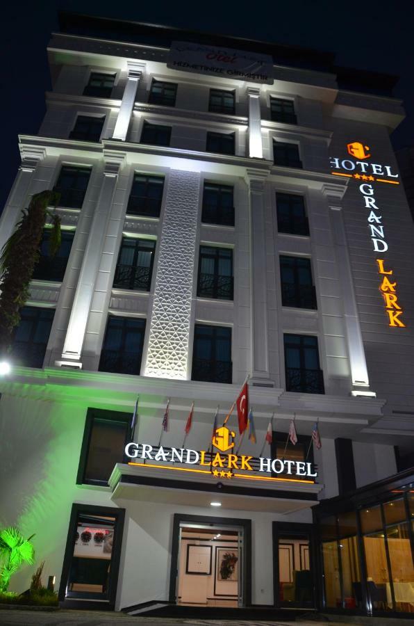 Grand Lark Hotel جزر الأمراء المظهر الخارجي الصورة