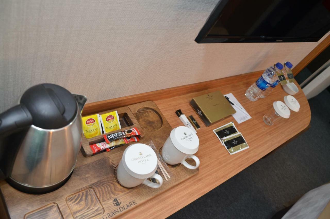 Grand Lark Hotel جزر الأمراء المظهر الخارجي الصورة