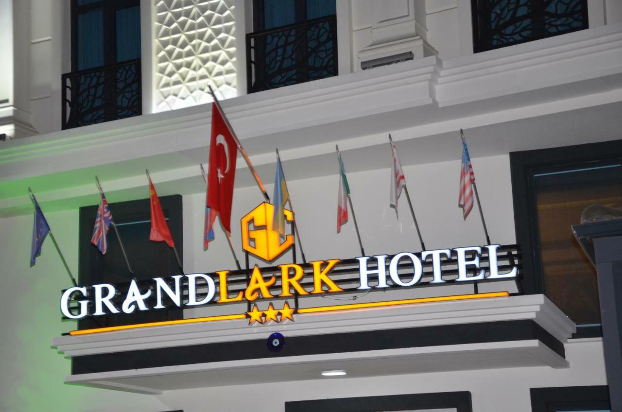 Grand Lark Hotel جزر الأمراء المظهر الخارجي الصورة
